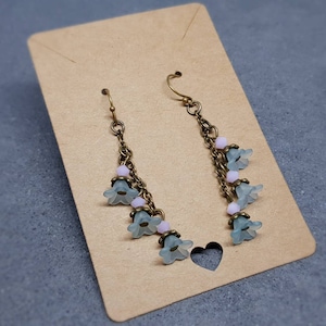Pendientes de flores, alambres hipoalergénicos para las orejas, pendientes azul pálido, pendientes PRIMERO Crystals®