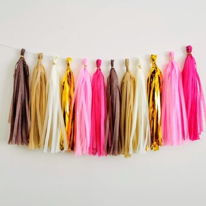 Aangepaste Roze Wild One thema Papier Kwastje Guirlande | Roze Gouden Bruine Kwastjes | Jungle Safari Verjaardagsfeest Benodigdheden | Wilde Een Papieren Kwastjes