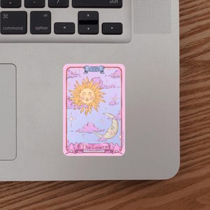 Sticker Tarot des amoureux célestes soleil et lune | Idéal pour les Kindle, les ordinateurs portables, les bouteilles d'eau, les téléphones - autocollant imperméable + lavable au lave-vaisselle