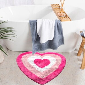 Evovee Pink Heart Bath Mat - Super Soft & Absorbent Bathroom Rug With Non-Slip Backing, Cute Valentine Decor