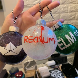 80&#39;s Horror Individual or Set Inspired by Stephen King&#39;s IT, The Shining, A Nightmare on Elm Street, Christine. Disc Ornaments.