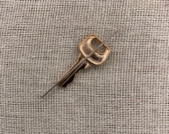Tiny Key Magnetic Needle Minder Nanny
