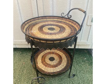 Wózek barowy z wikliny i kutego żelaza, 2-poziomowy – 31-calowy, rustykalny wózek do serwowania w stylu boho