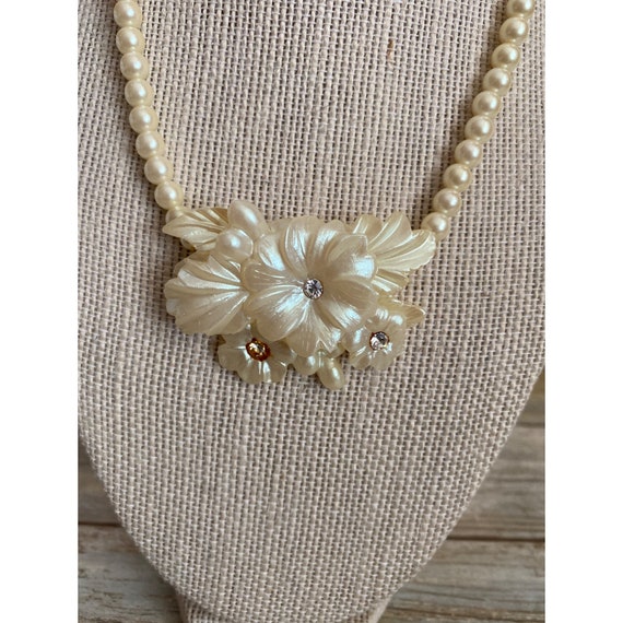 1991 AVON Frosted Petal Necklace Faux Pearl 18" P… - image 8