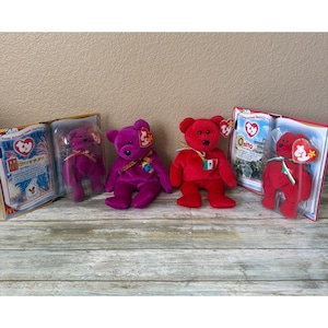 Puede incluir: Un letrero de madera rústica con la frase "Welcome to our home" en letras blancas. El letrero presenta un acabado envejecido y un diseño sencillo y acogedor, perfecto para un porche o entrada.