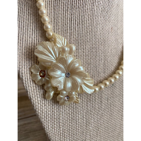 1991 AVON Frosted Petal Necklace Faux Pearl 18" P… - image 6