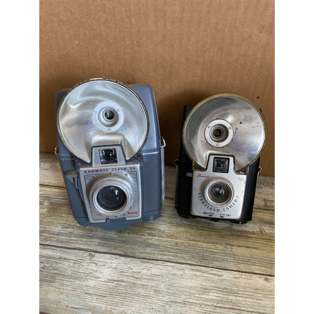 Set of 2 Kodak Cameras Black Brownie Starflash & Gray Flash 20 for