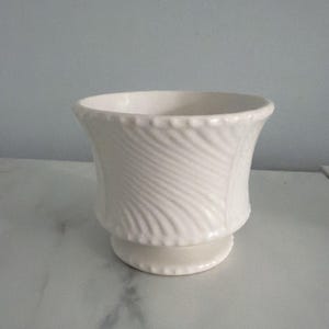 Vintage USA Pottery MidCentury Pedestal  White Swirled Planter Pot McCoy Style