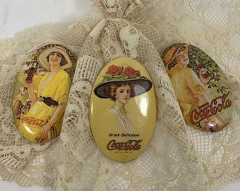 Coca Cola Oval Pocket Mirror With Gibson Girls - 1973