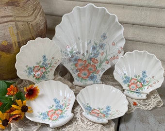 ヴィンテージの王冠の貝殻の小物皿。金縁の花柄デザイン - Etsy 日本