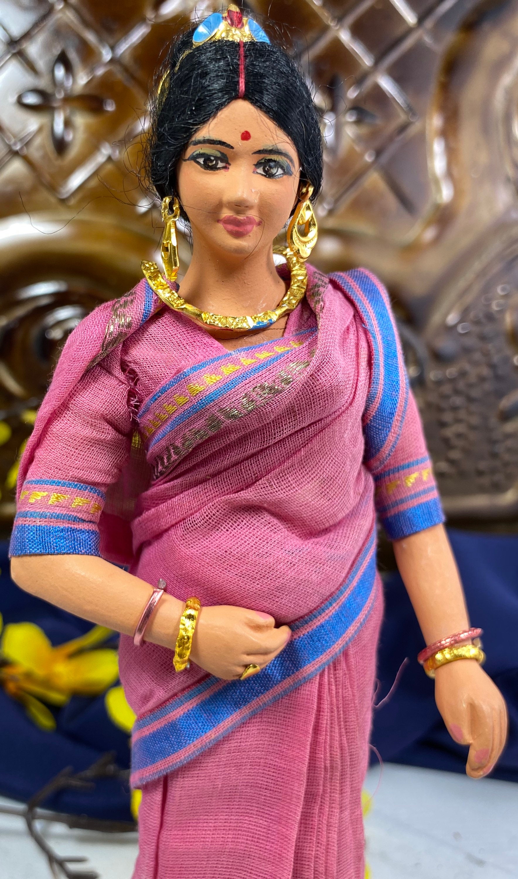 伝統的なインドの踊り人形 （高さ：約28cm）石膏/粘土、手描き仕上げ