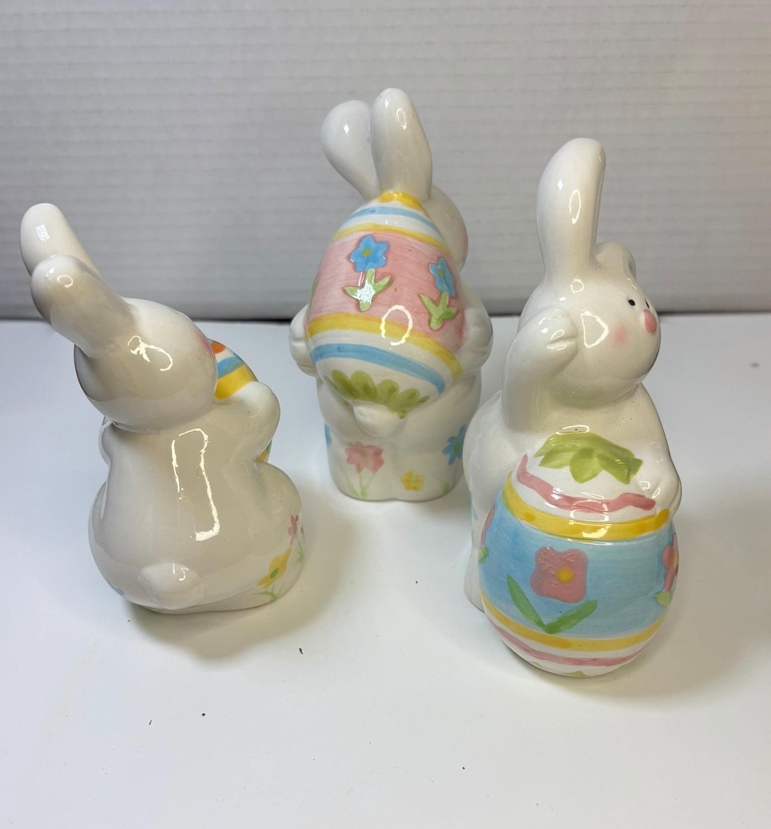 ヴィンテージイースターバニーフィギュア – イースターエッグ付き陶器