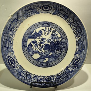 Blue Willow Plate, Blue Transferware Decorative Plate perfect for Plate Wall display