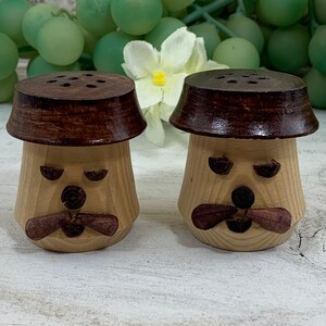 Vintage Wooden Man Salt and Pepper Shakers, Wooden man y Hat Salt and Pepper Shakers, Chef