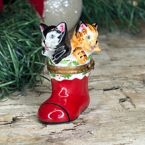 Limoges France Kittens Cats In Red Stocking Christmas Trinket Box, Pient Main
