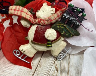 Kurt Adler Decorazione Natalizia Coca-Cola – Orso Bianco Su Cooler Rosso, Altezza 7,6 Cm, Ornamento Per Albero