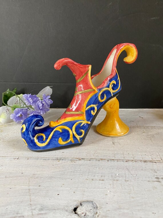 Chaussure en céramique marron de décoration ou pour