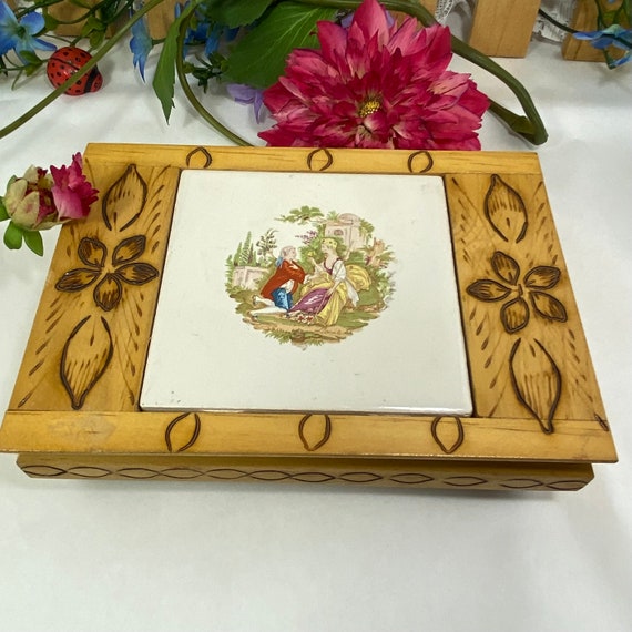 Vintage Wood Jewelry Box with  Colonial Lady & Ge… - image 1