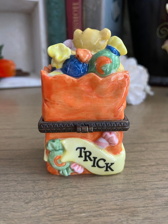 Vintage Winnie the Pooh Porcelain Halloween Trink… - image 4