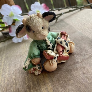 Mary&#39;s Moo Moos-  “Good Moos - Another Tie” figurine - 142948 Enesco 1995