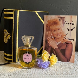 Profumo vintage House of Ivana e borsa a tracolla Ivana nera