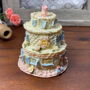 Boyds Bears Birthday Figurine - Bailey’s Frosted Cottage (2001) image 5