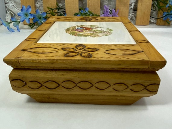 Vintage Wood Jewelry Box with  Colonial Lady & Ge… - image 5