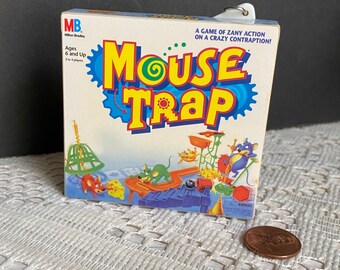 Vintage Miniature MOUSE TRAP Travel Size Keychain Board Game 1999