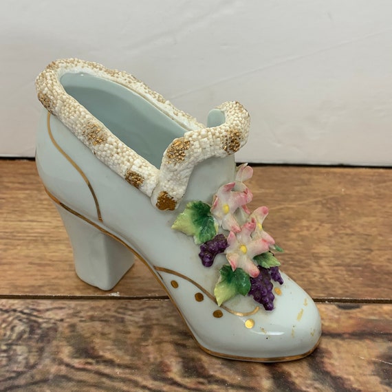 ANCIENNE PETITE CHAUSSURE en porcelaine Objet de vitrine EUR 18,00