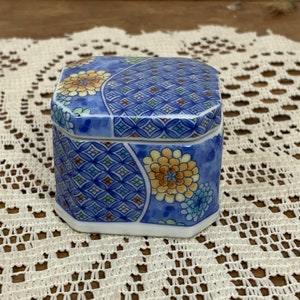Ashibi Trinket Box, Porcelain Sunflower Blue and White Trinket Box