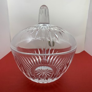 Dekorative kürbisförmige Bleikristall Konfektschale mit Deckel von Cristal de France