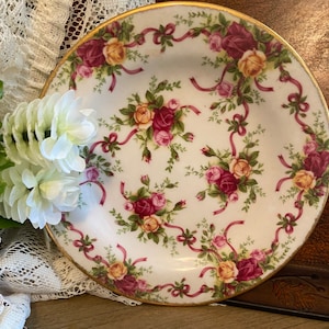 Royal Albert Old Country Roses Ruby Celebration 7 3/4” Plate  - 2001 Royal Albert China