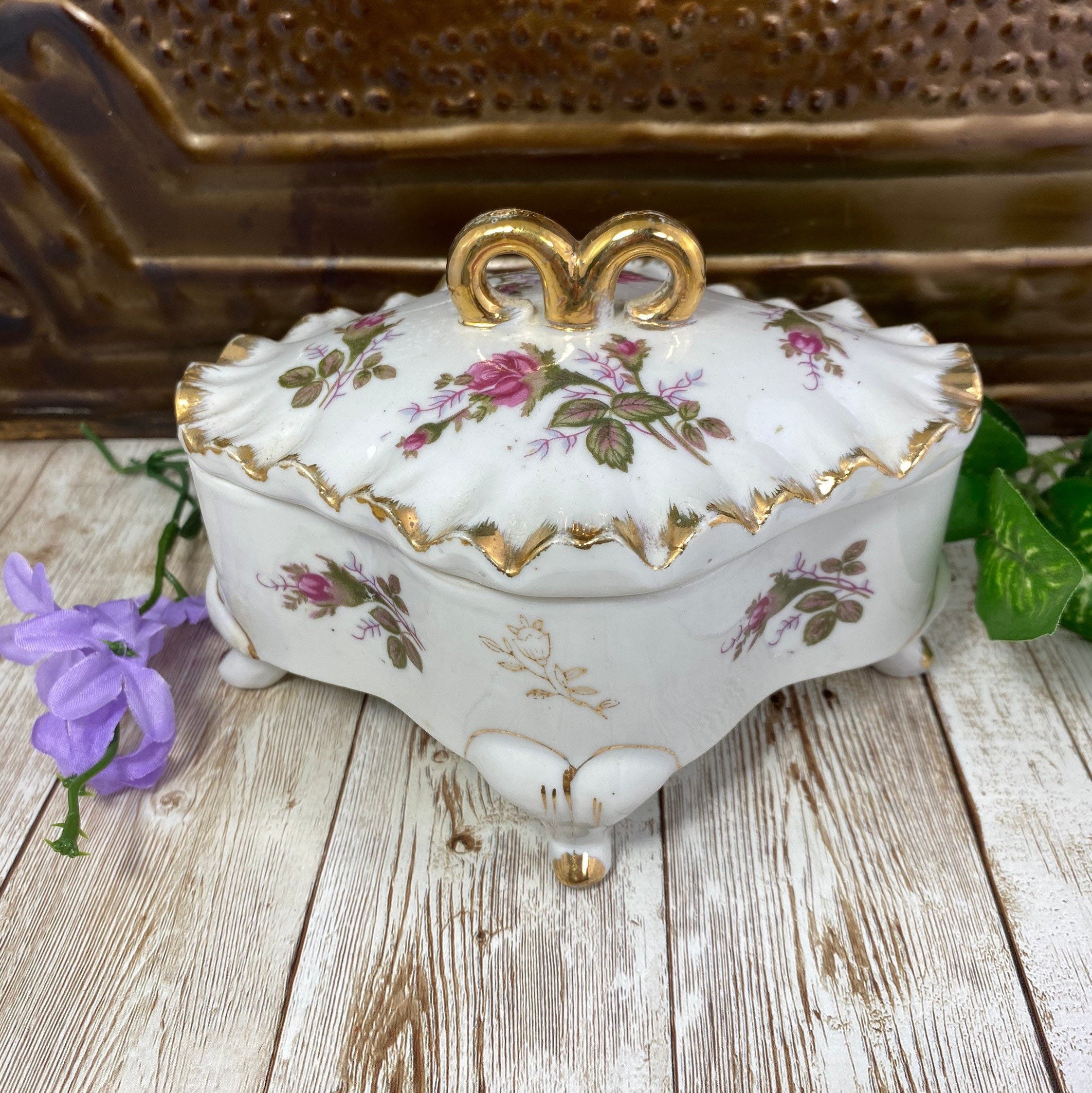 Vintage Porcelain Wild Rose Trinket Box, English Rose and Gold Decor Footed Jewelry Box, Keepsake Box - Etsy Vintage Porcelain Wild Rose Trinket Box, English Rose and Gold Decor Footed Jewelry Box, Keepsake Box - Etsy