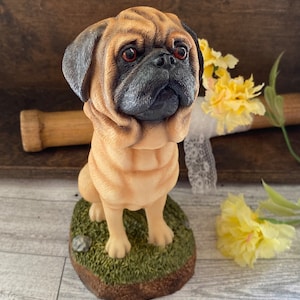 Wichtelkopf Mops Figur, Sitzender Mops, Mops Hund Geschenk