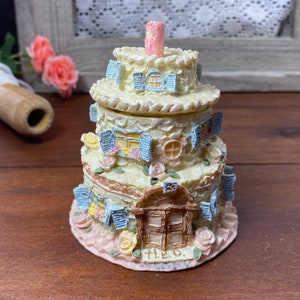 Boyds Bears Birthday Figurine - Bailey’s Frosted Cottage (2001) image 3