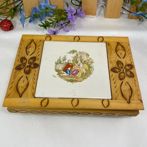 Vintage Wood Jewelry Box with  Colonial Lady & Ge… - image 10