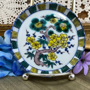 Vintage Japanese Old Kutani Ware Handpainted Plate with Yellow Flower -  Small Saucer Plate, Vintage Kutani Decor