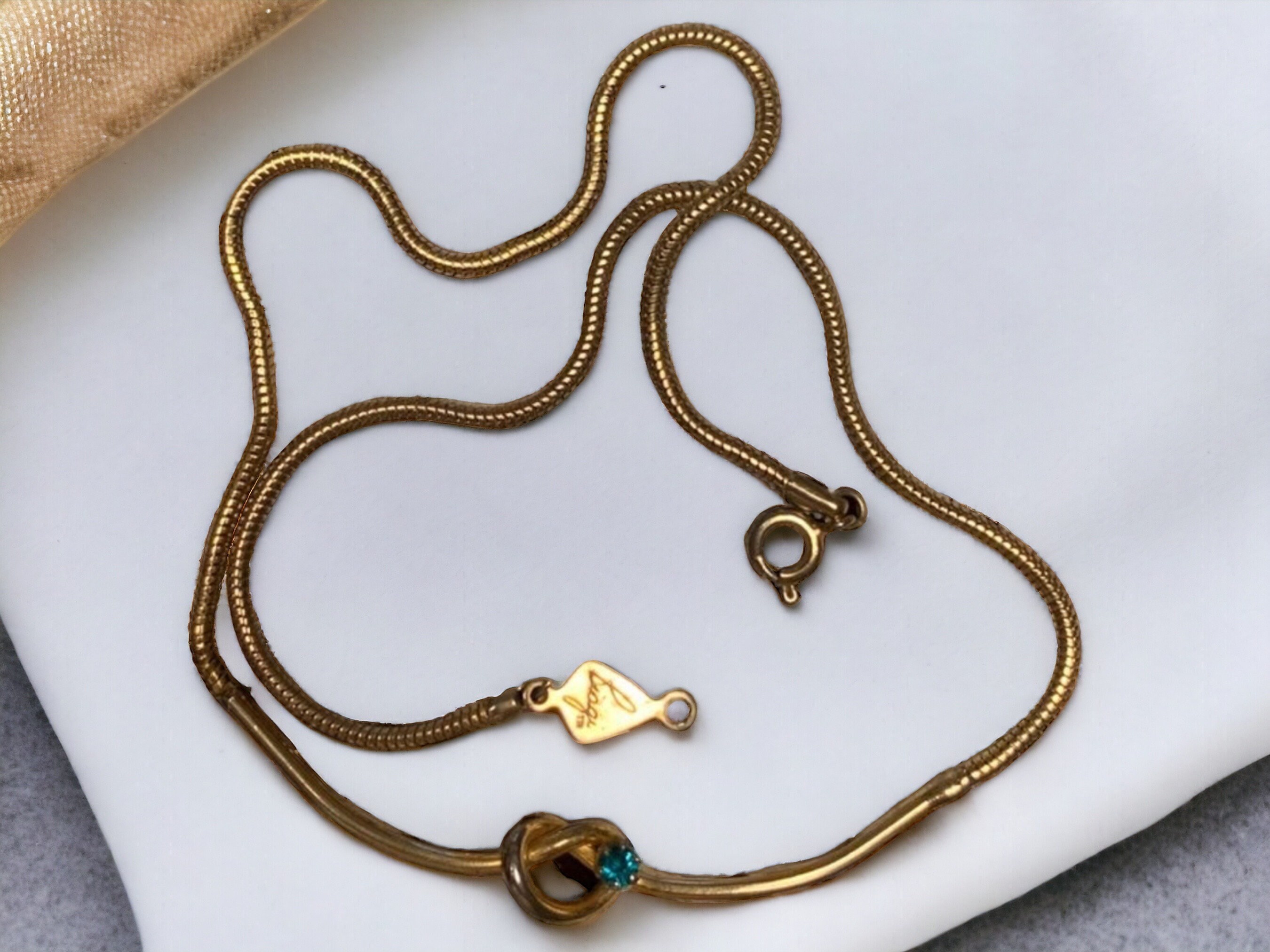 Biagi のグリーン ラインストーン付きヴィンテージ ラブ ノット