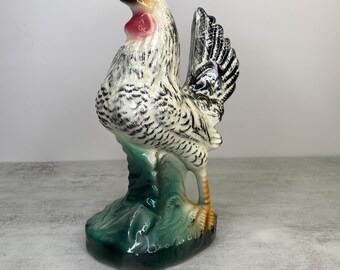 Figura de gallo de cerámica vintage de mediados de siglo, decoración de estilo rústico campestre.