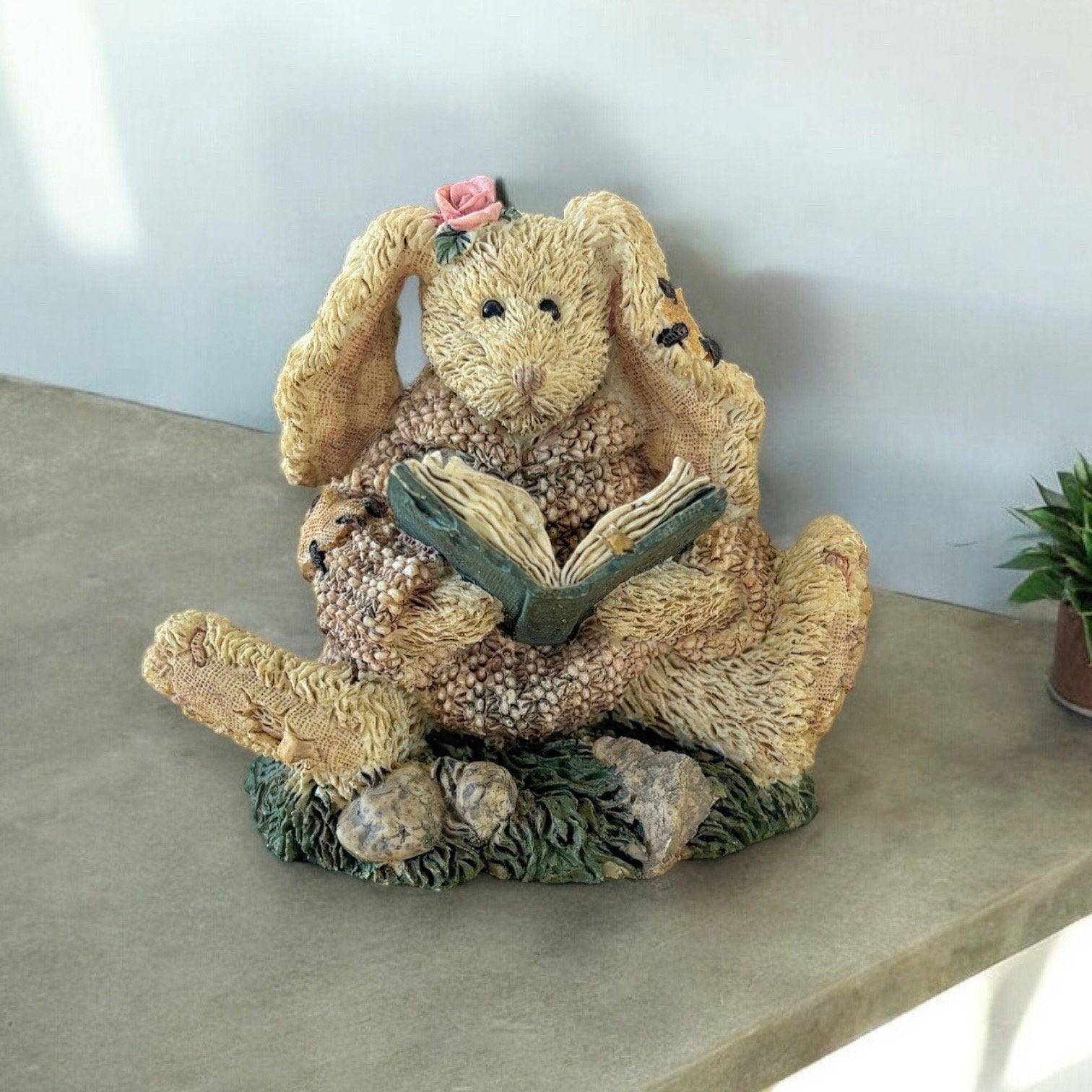 Boyds Bears & Friends Rabbit #2226 Daphne The Reader Hare - He Who Has Patience - The Boyds Collection 1993