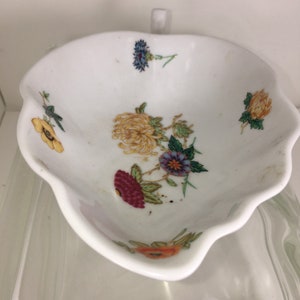 Takahashi Decorative Ceramic Leaf Shape Tray Ring Dish Holder