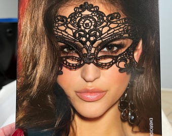 Embroidered Venice Mask