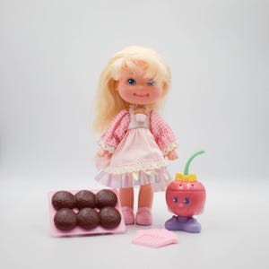 Cherry Muffin | Cherry Merry Muffin Doll | Vintage | Mattel | Toy collector | My Toytopia | Vintage Dolls | Vintage Mattel | Cake Doll