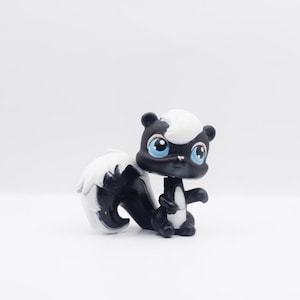 LPS  | Littlest Pet Shop  | #4 Skunk | Hasbro | Collector Toys | Petshop