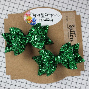 Sutton Single Loop Mini Pigtail Bows Pair Classic Emerald Green Chunky Glitter Hair Bow Clip 2.5 inch piggies