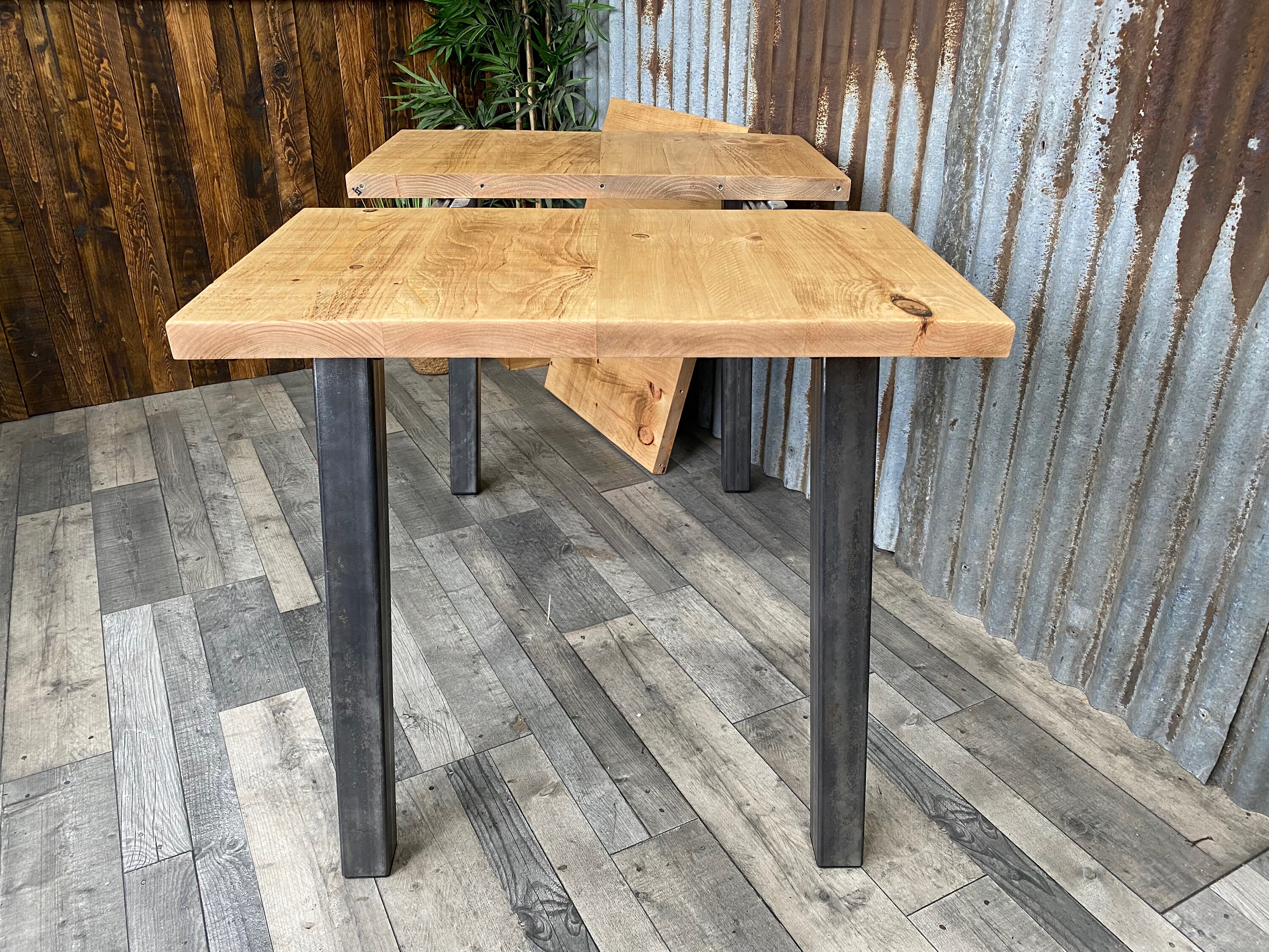 Extending dining table with angled steel legs Modernindustrial style
