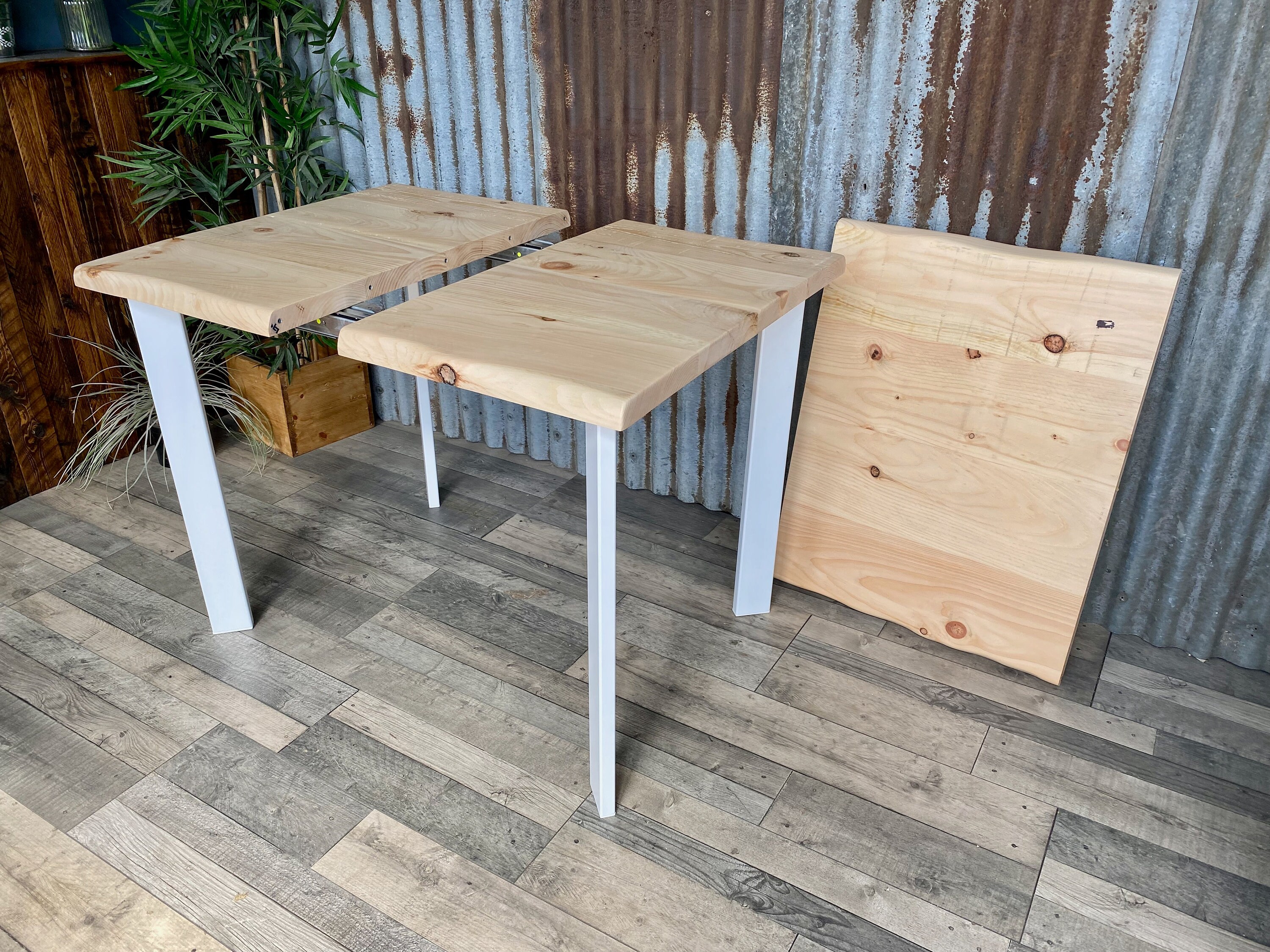 Live edge Extending dining table with steel legs, live edge dining