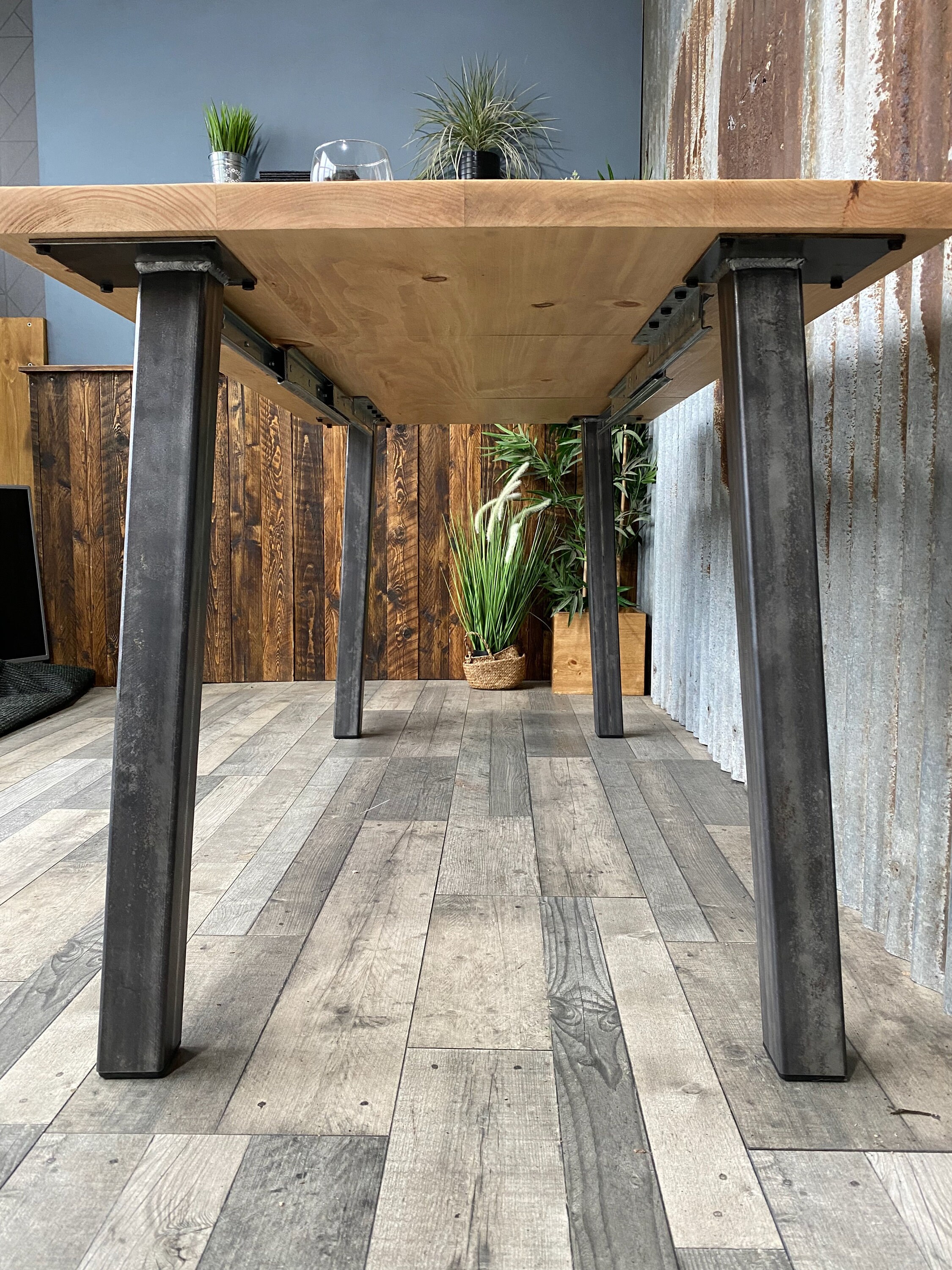 Extending dining table with angled steel legs Modernindustrial style