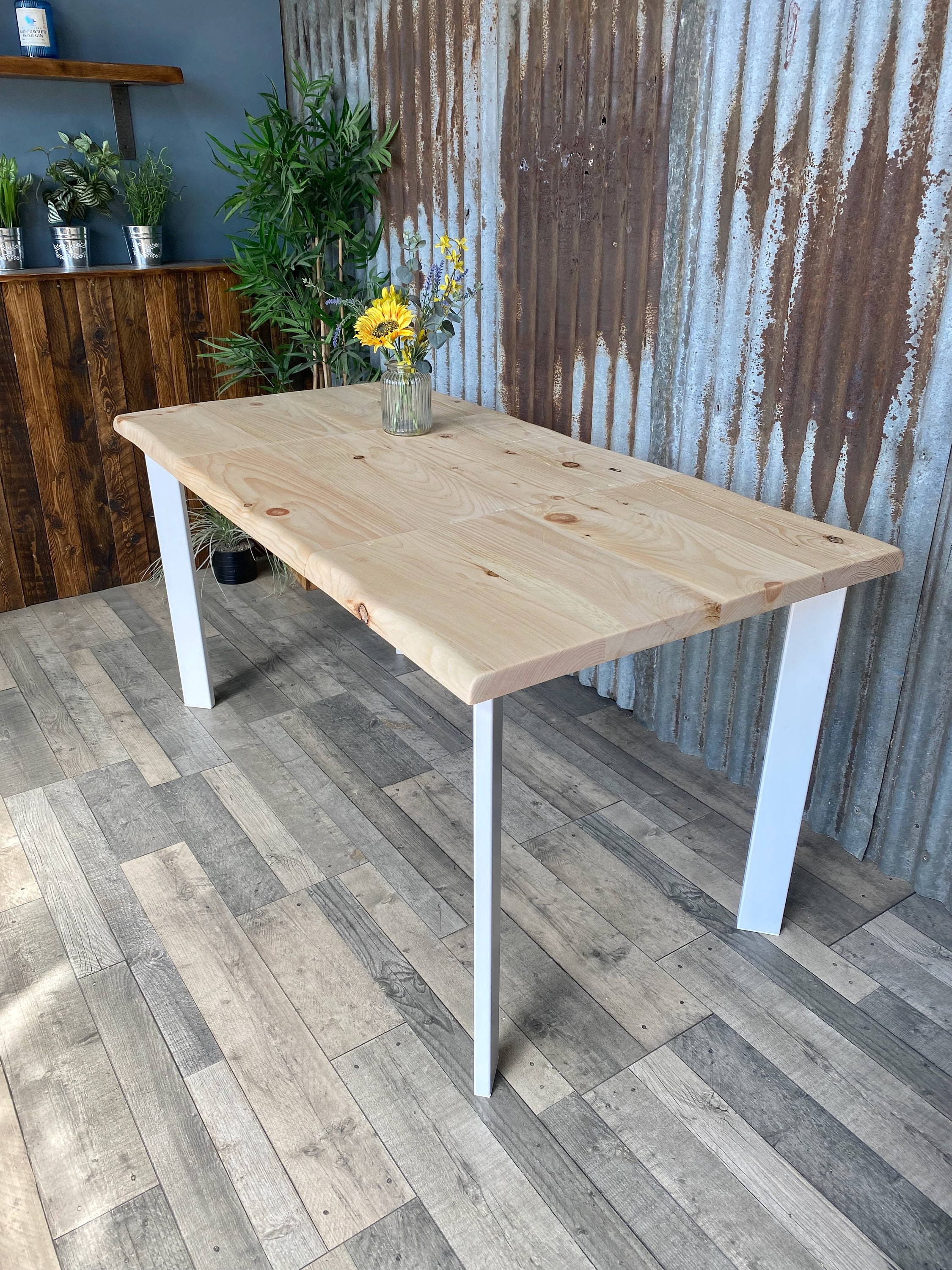Live edge Extending dining table with steel legs, live edge dining