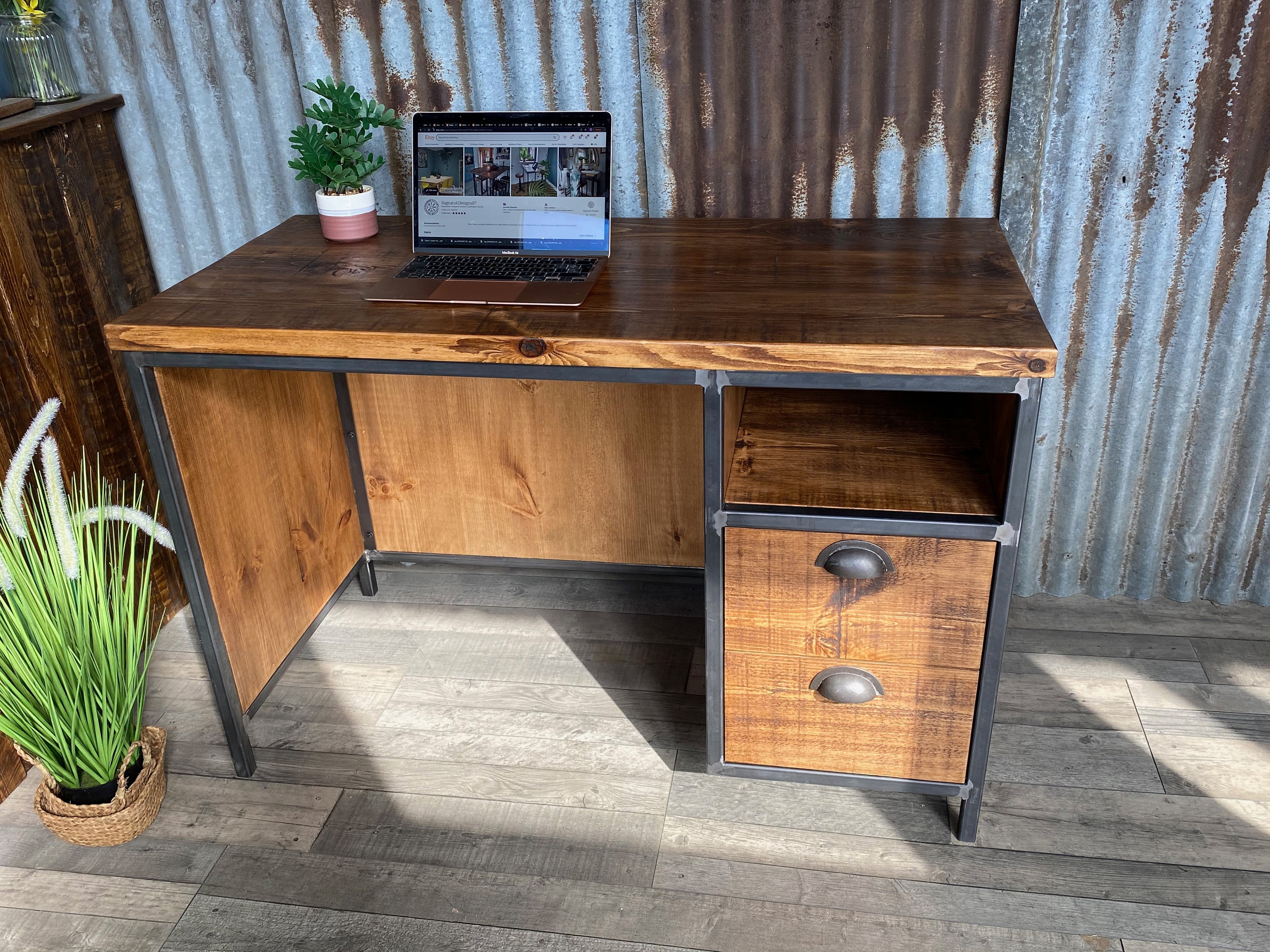 Rustic clearance work desk